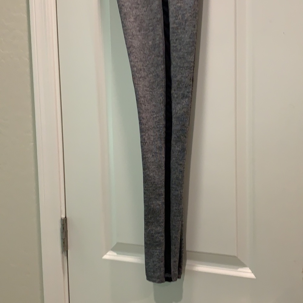 FOREVER 21 SIZE XS LEGGINGS - Picture 11 of 11